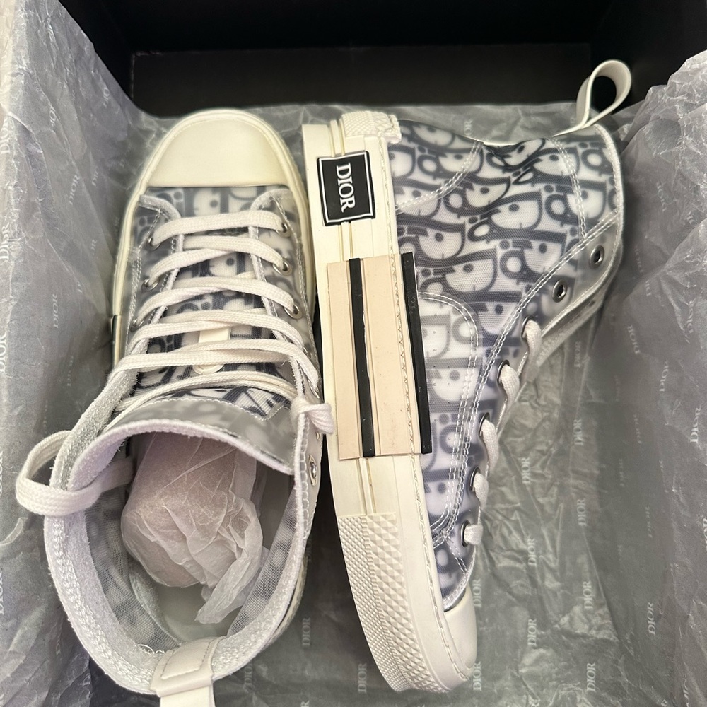 Size 5.5 Dior Converse